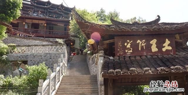 芙蓉镇值得去吗,张家界芙蓉镇和凤凰古城值得去吗
