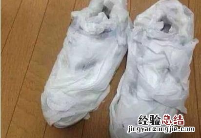 鞋子发霉了怎么洗掉