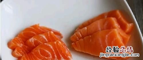 如何区分三文鱼肉和虹鳟鱼肉
