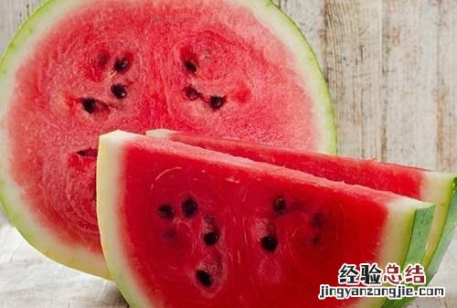 西瓜怕冻，把夏天的西瓜冷冻起来冬天可以吃