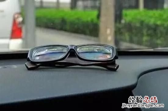 车内消毒可以喷洒酒精吗