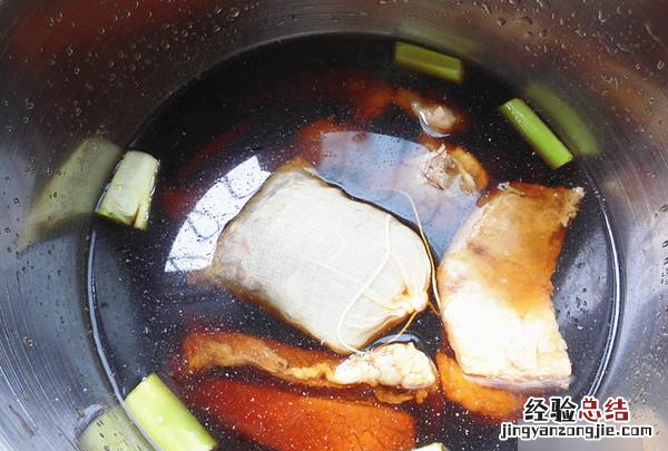 卤牛肉的做法