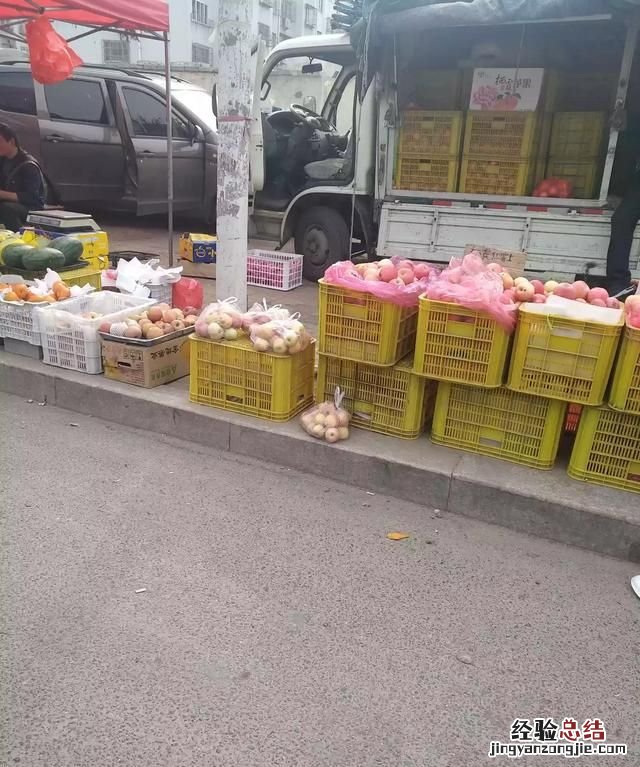 卖水果摆摊怎么选择地方,卖水果摆摊的怎么选位置
