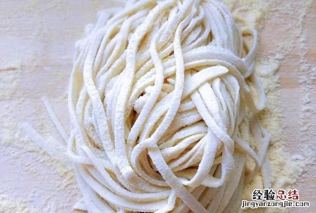 手擀面的做法,手擀面的正确做法