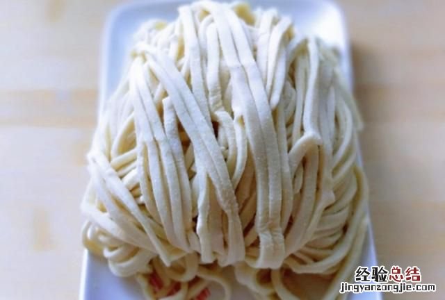 手擀面的做法,手擀面的正确做法