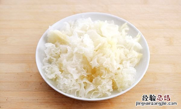 银耳莲子羹的做法,银耳莲子羹的正确做法