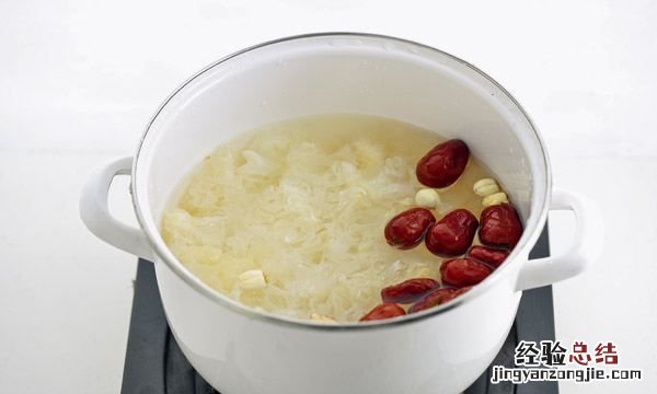 银耳莲子羹的做法,银耳莲子羹的正确做法
