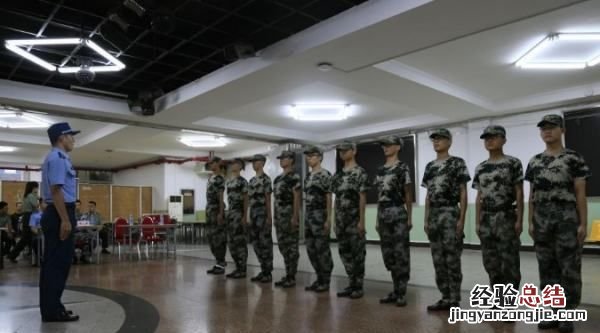 稍息是左脚还是右脚