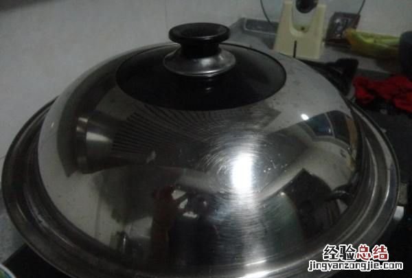 螃蟹煮多久，螃蟹用水煮多久合适煮的时候用放点盐什么的么