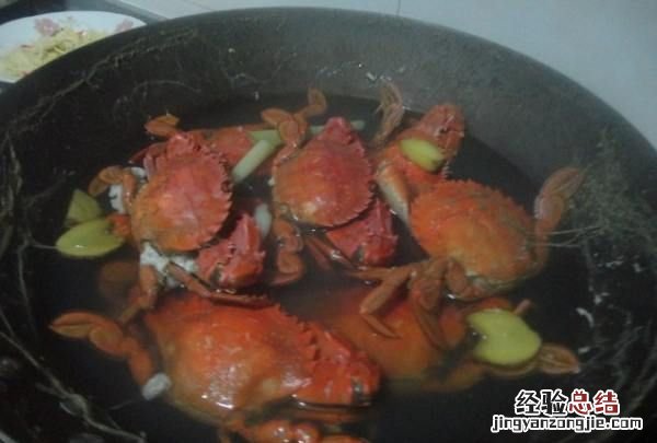 螃蟹煮多久，螃蟹用水煮多久合适煮的时候用放点盐什么的么