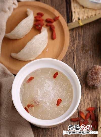 燕窝是如何形成的,真的是燕子的口水吗?