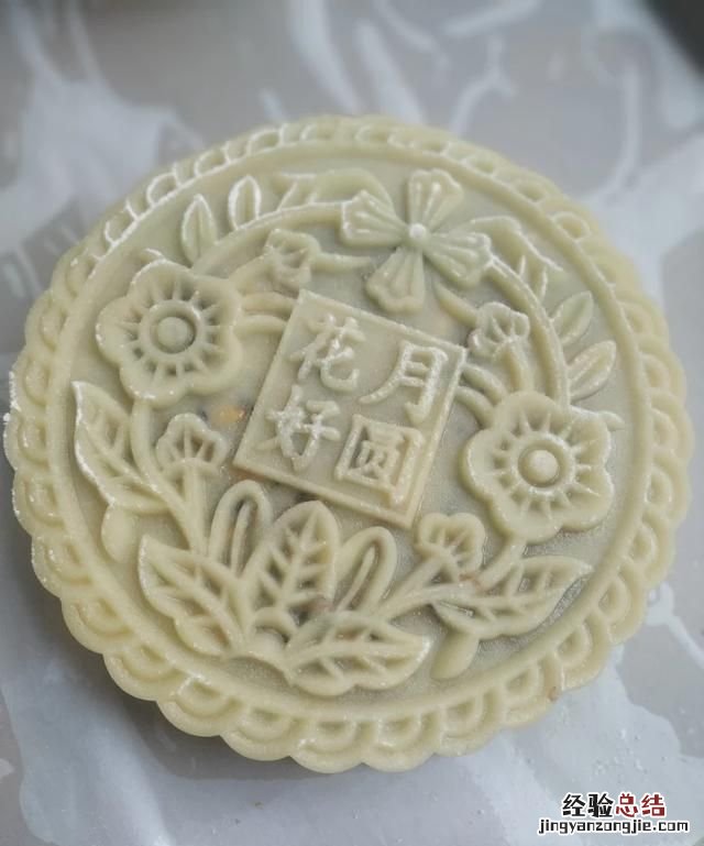 八月十五吃月饼的来历，八月十五献月饼的意思