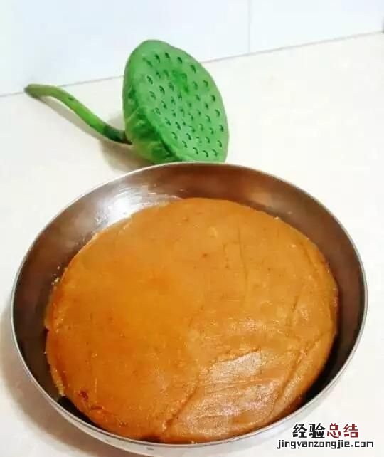 莲蓉月饼用什么材料做的 月饼中的莲蓉是怎么做的