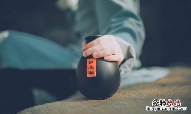 你如何理解“落红不是无情物，化作春泥更护花”这句诗真正的含义