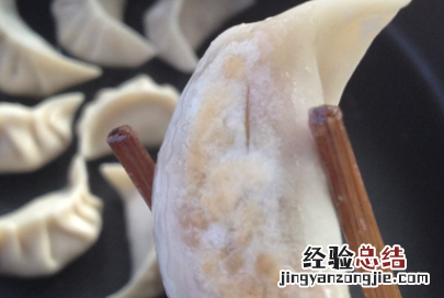 煎饺要先煮熟