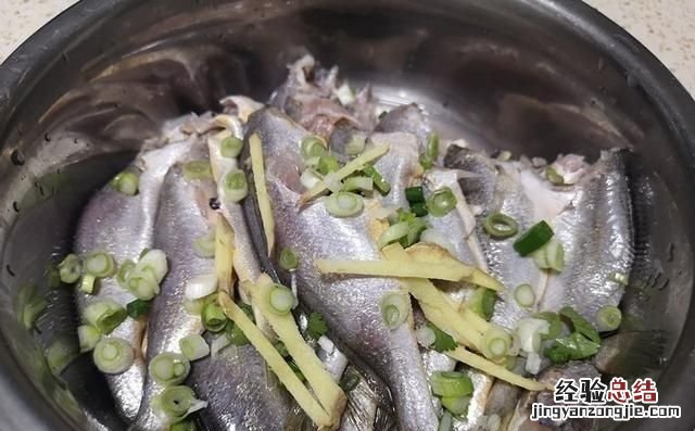 炸鱼用生粉还是面粉好,炸鱼用生粉好还是用面粉好