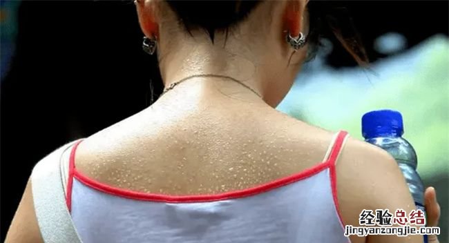 女性夏天出汗多正常
