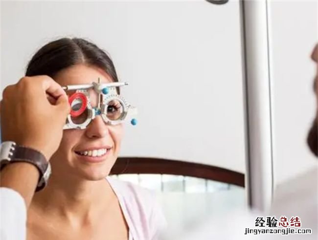 美瞳边缘破了一点点还可以用