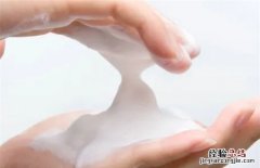 拿过期牛奶洗脸可以不，过期的牛奶或酸奶可以做奶浴
