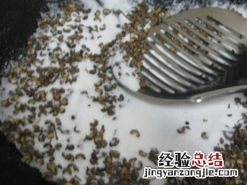 腌腊肉用热盐还凉盐,为什么腌腊肉要把食盐炒热