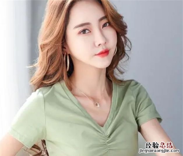 女生胸大的可以穿吊带