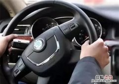 方向盘打死有什么危害