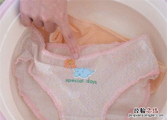 内裤穿久了发黄正常,怎样把裤衩上发黄的地方洗干净