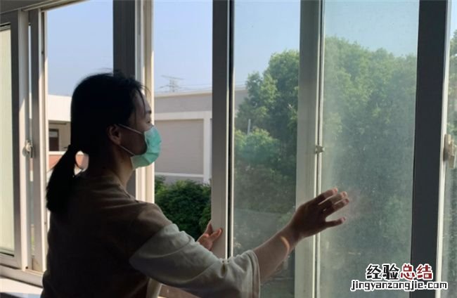 房间潮湿怎么办，下雨我的房间总是会很潮湿怎么办
