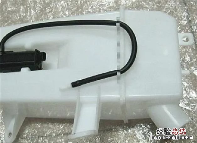 雨刮器漏水什么原因,雨刷水箱漏水什么原因