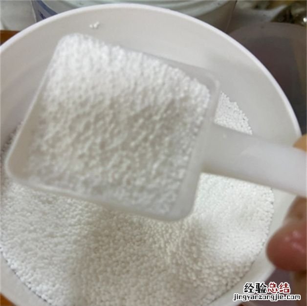 爆炸盐可以洗彩色的衣服,白色丝绸衣服可以用爆炸盐洗吗?