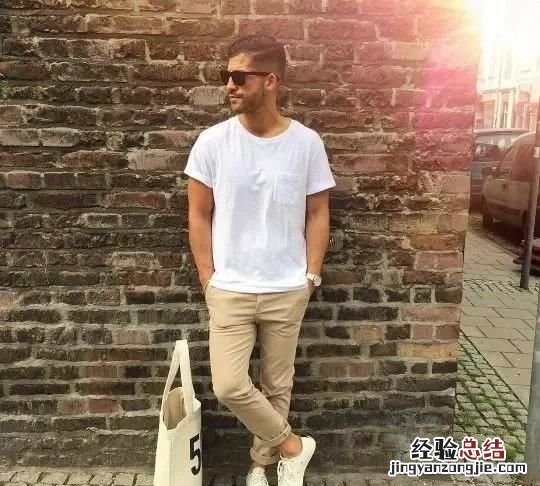 卡其色帆布鞋怎么搭配裤子好看 卡其色的裤子配什么鞋子好