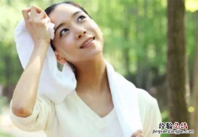 三伏天晒太阳可以治好月子病，月子病脚底板受寒疼能治好吗
