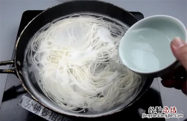 挂面是开水下还是冷水下,冷水下面条还是热水下面条?