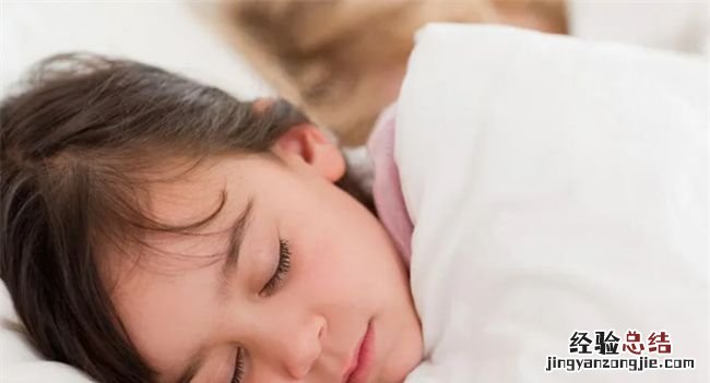 新生儿睡觉老不踏实是什么原因，新生儿睡觉总是一惊一乍睡不踏实