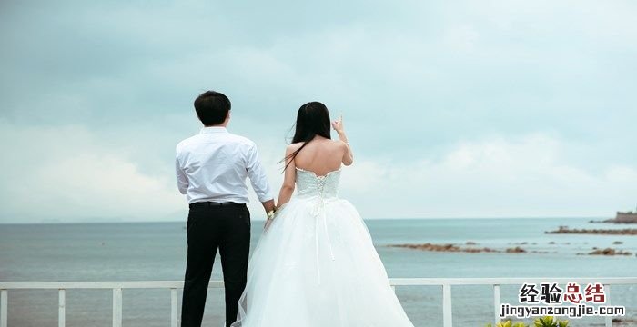 婚纱照怎么挂墙上不用钉子，婚纱照怎么挂墙上视频教程