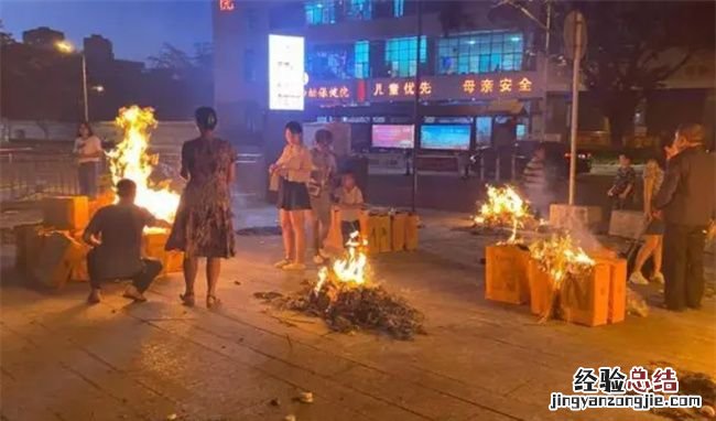 七月半可以出门吗，七月半晚上能不能在小区里走