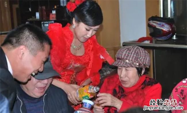 刚结婚晚上出门可以,新婚一个月不能串门