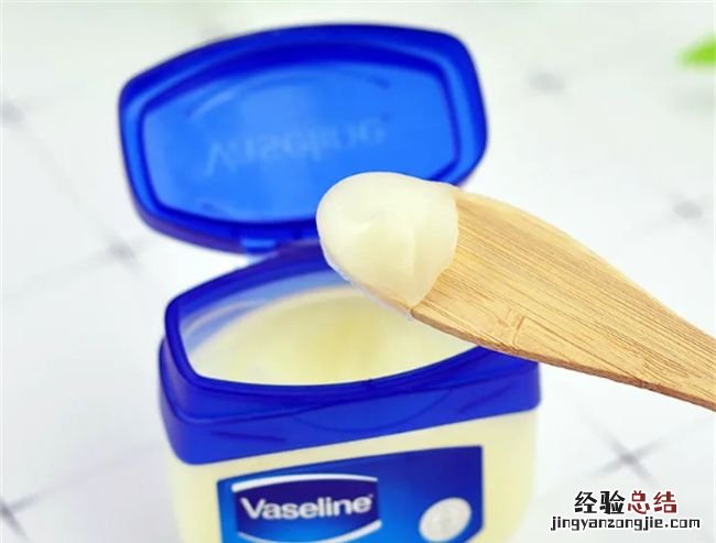 嘴唇干燥紧绷有灼热感怎么办，嘴唇边缘干燥紧绷灼烧感怎么办