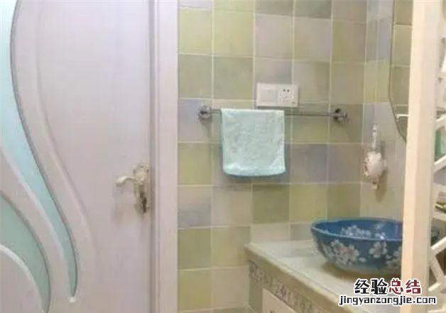 卫生间门是不是要比房间门矮一点