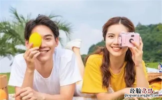 谈恋爱花男朋友的钱正常，谈恋爱女生应该花男朋友的钱吗?