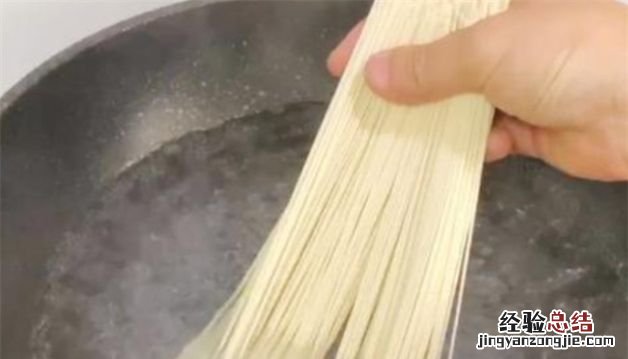 挂面能用热水泡熟,面条可以用热水泡开吗