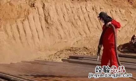 建筑工地钢筋除锈最简单的方法 建筑物钢筋怎么除锈