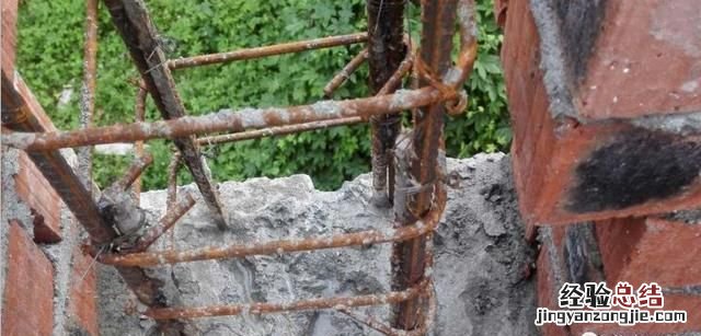 建筑工地钢筋除锈最简单的方法 建筑物钢筋怎么除锈