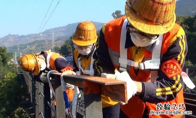 建筑工地钢筋除锈最简单的方法 建筑物钢筋怎么除锈