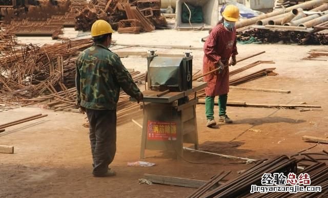 建筑工地钢筋除锈最简单的方法 建筑物钢筋怎么除锈