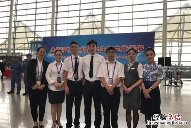 行李箱超过多少寸要托运,飞机行李箱尺寸要求多少寸托运