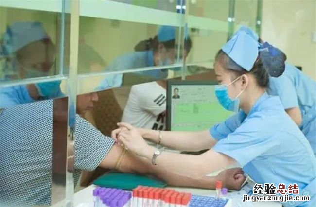 尴尬的意思解释,水上乐园会传染脚气