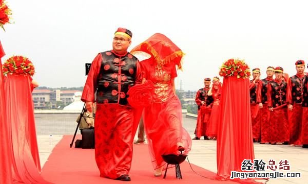 农村结婚过门贴怎么写,农村的婚礼都有什么传统的习俗