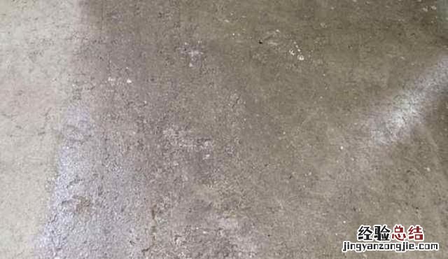 客厅地板鼓起是什么原因,地板瓷砖突然破裂鼓起原因