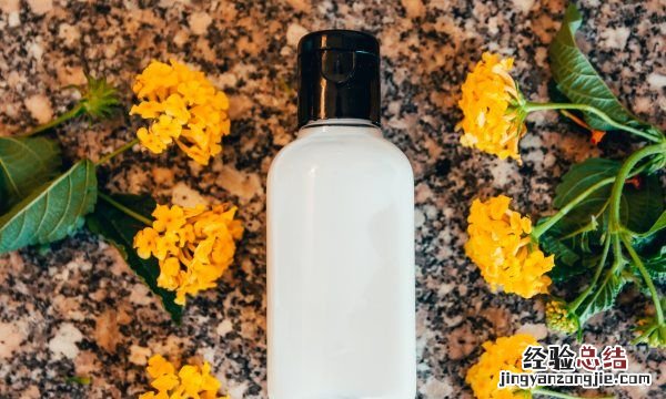 身体乳有点成结还能用,百雀羚身体乳里有黄色的一粒一粒的是什么